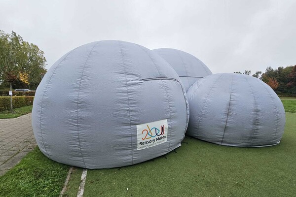 In reizend opblaasbaar museum in Grave kun je deze week kunst ook proeven en ruiken