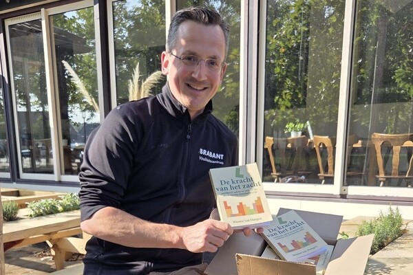 ​Vierlingsbeekse fysiotherapeut schrijft boek over herstel door zachtheid